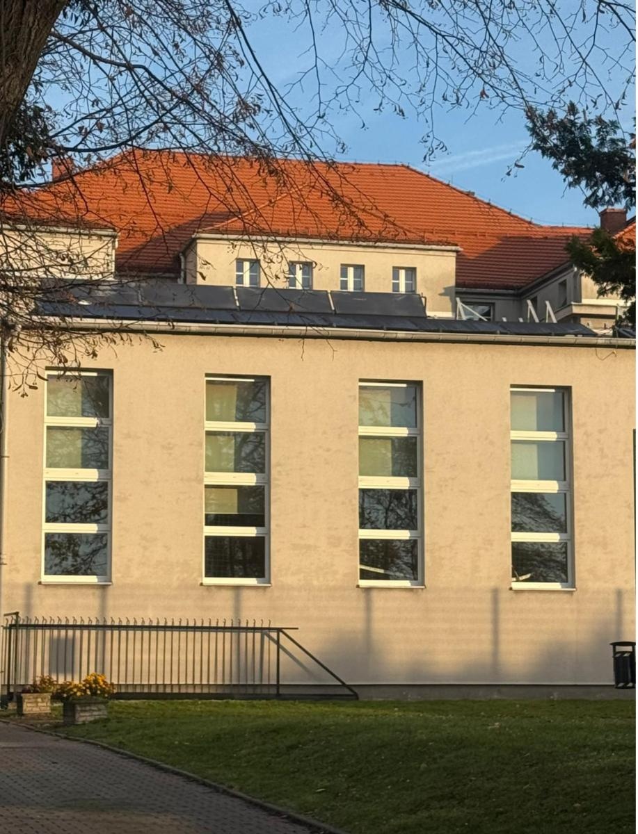 Zdjęcie w galerii na portalu naszwodzislaw.com: W Pszowie zakończył się projekt pn. Montaż instalacji OZE na budynkach użyteczności publicznej wiadomości z regionu