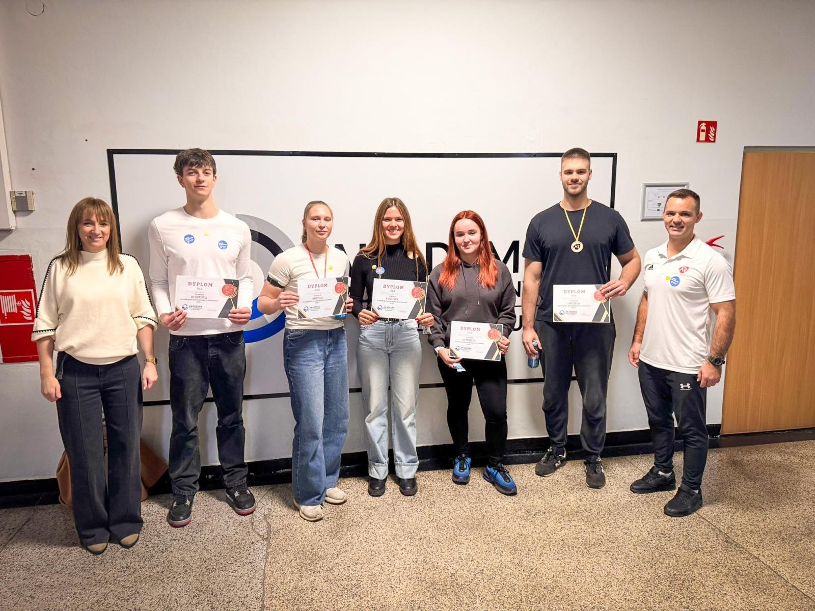 Zdjęcie w galerii na portalu naszwodzislaw.com: Międzynarodowy Dzień Studenta w raciborskiej ANS. Święto pełne energii, integracji i słodkich atrakcji wiadomości z regionu