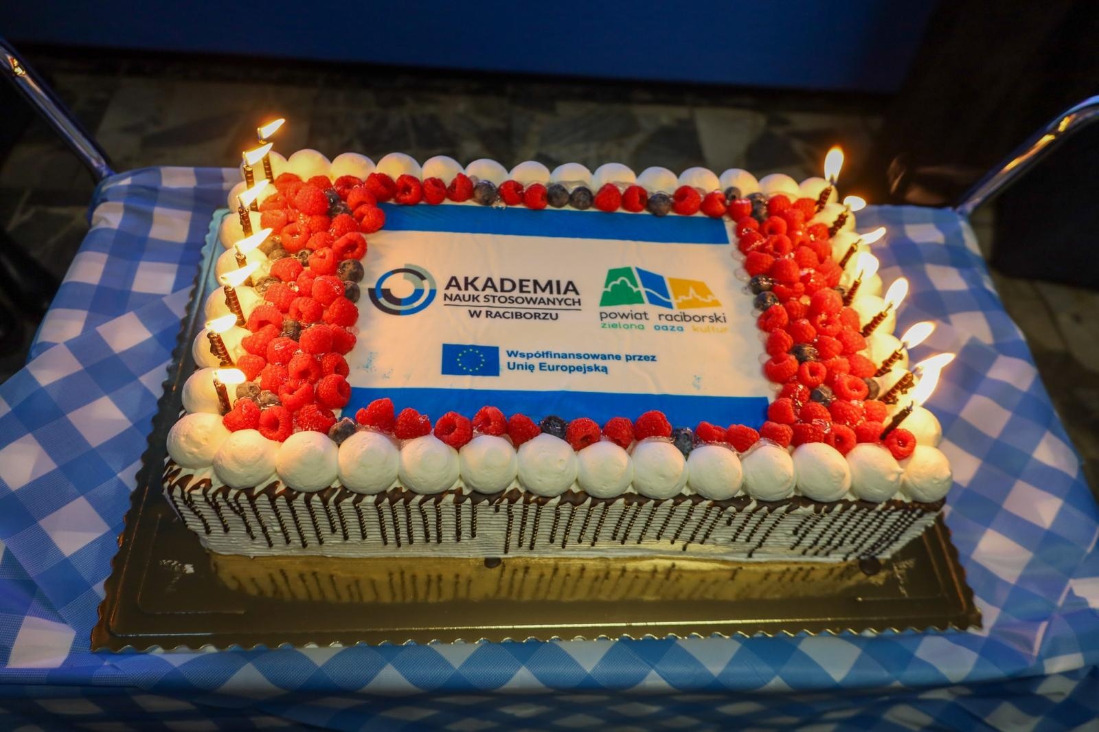 Zdjęcie w galerii na portalu naszwodzislaw.com: Międzynarodowy Dzień Studenta w raciborskiej ANS. Święto pełne energii, integracji i słodkich atrakcji wiadomości z regionu