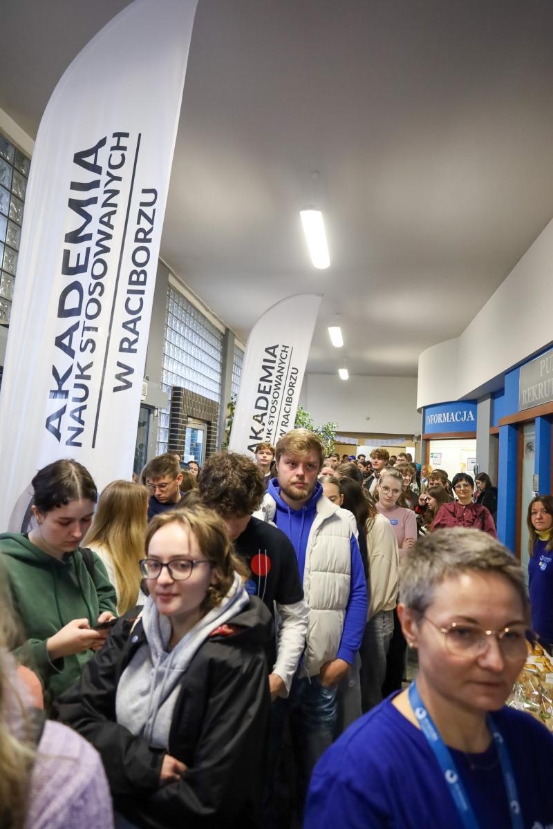 Zdjęcie w galerii na portalu naszwodzislaw.com: Międzynarodowy Dzień Studenta w raciborskiej ANS. Święto pełne energii, integracji i słodkich atrakcji wiadomości z regionu