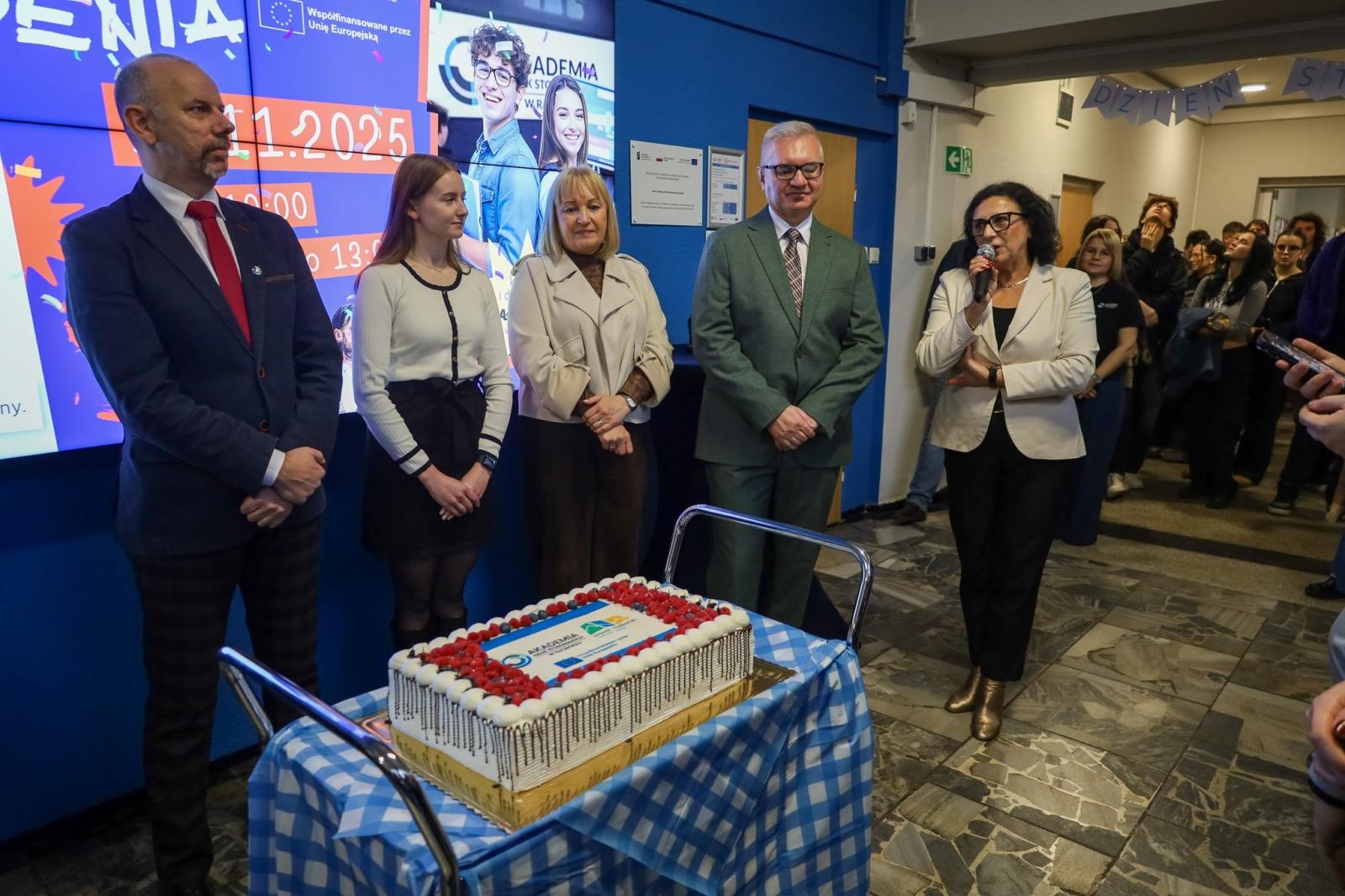 Zdjęcie w galerii na portalu naszwodzislaw.com: Międzynarodowy Dzień Studenta w raciborskiej ANS. Święto pełne energii, integracji i słodkich atrakcji wiadomości z regionu