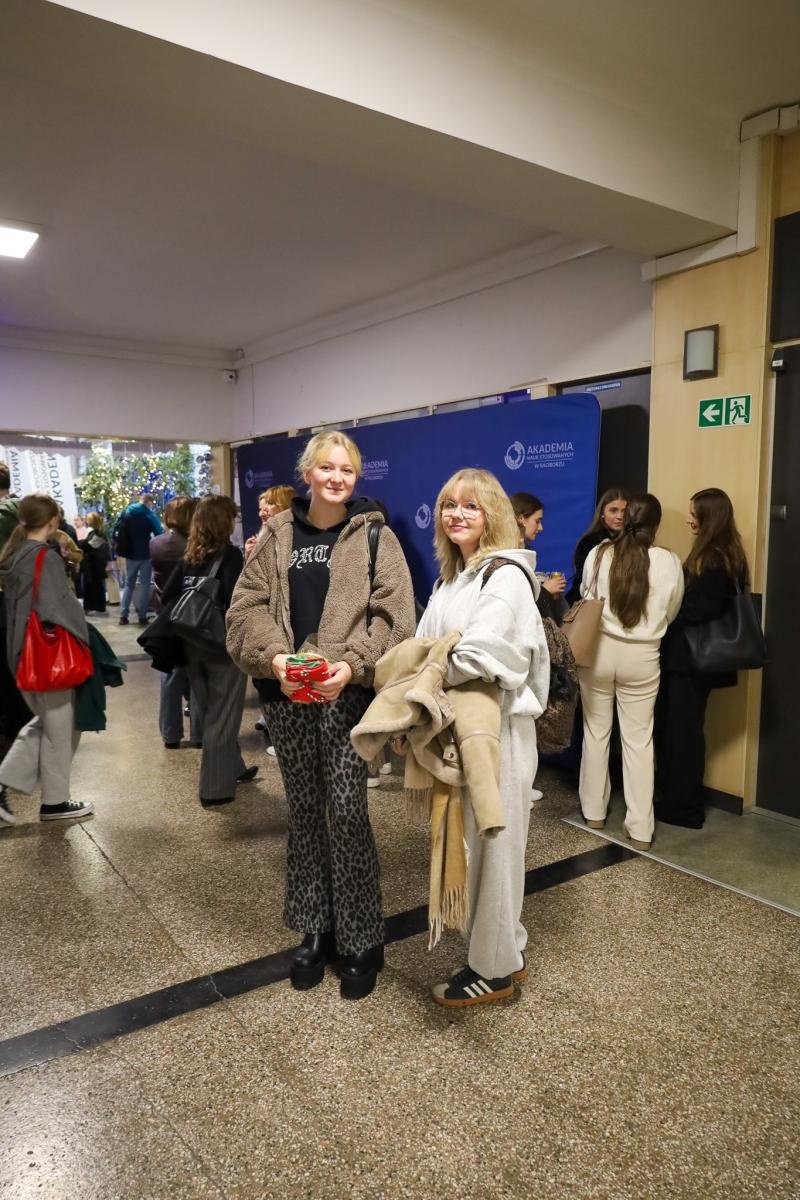 Zdjęcie w galerii na portalu naszwodzislaw.com: Międzynarodowy Dzień Studenta w raciborskiej ANS. Święto pełne energii, integracji i słodkich atrakcji wiadomości z regionu