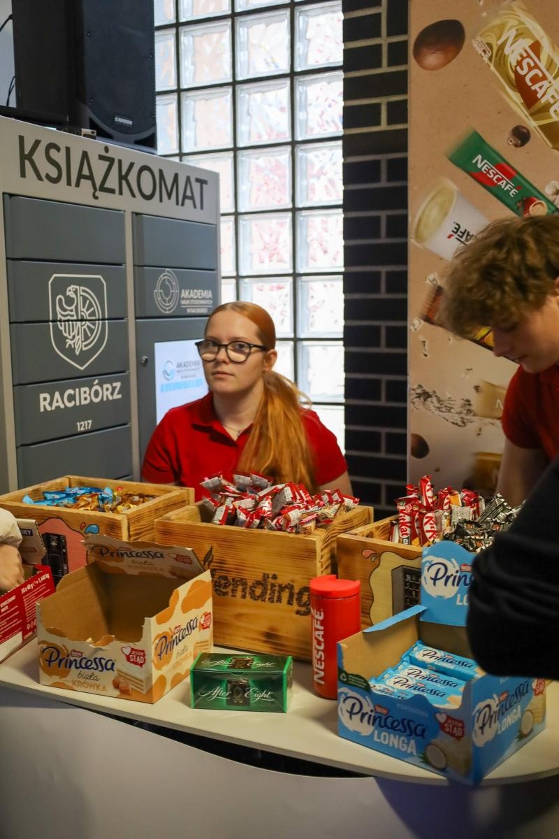Zdjęcie w galerii na portalu naszwodzislaw.com: Międzynarodowy Dzień Studenta w raciborskiej ANS. Święto pełne energii, integracji i słodkich atrakcji wiadomości z regionu