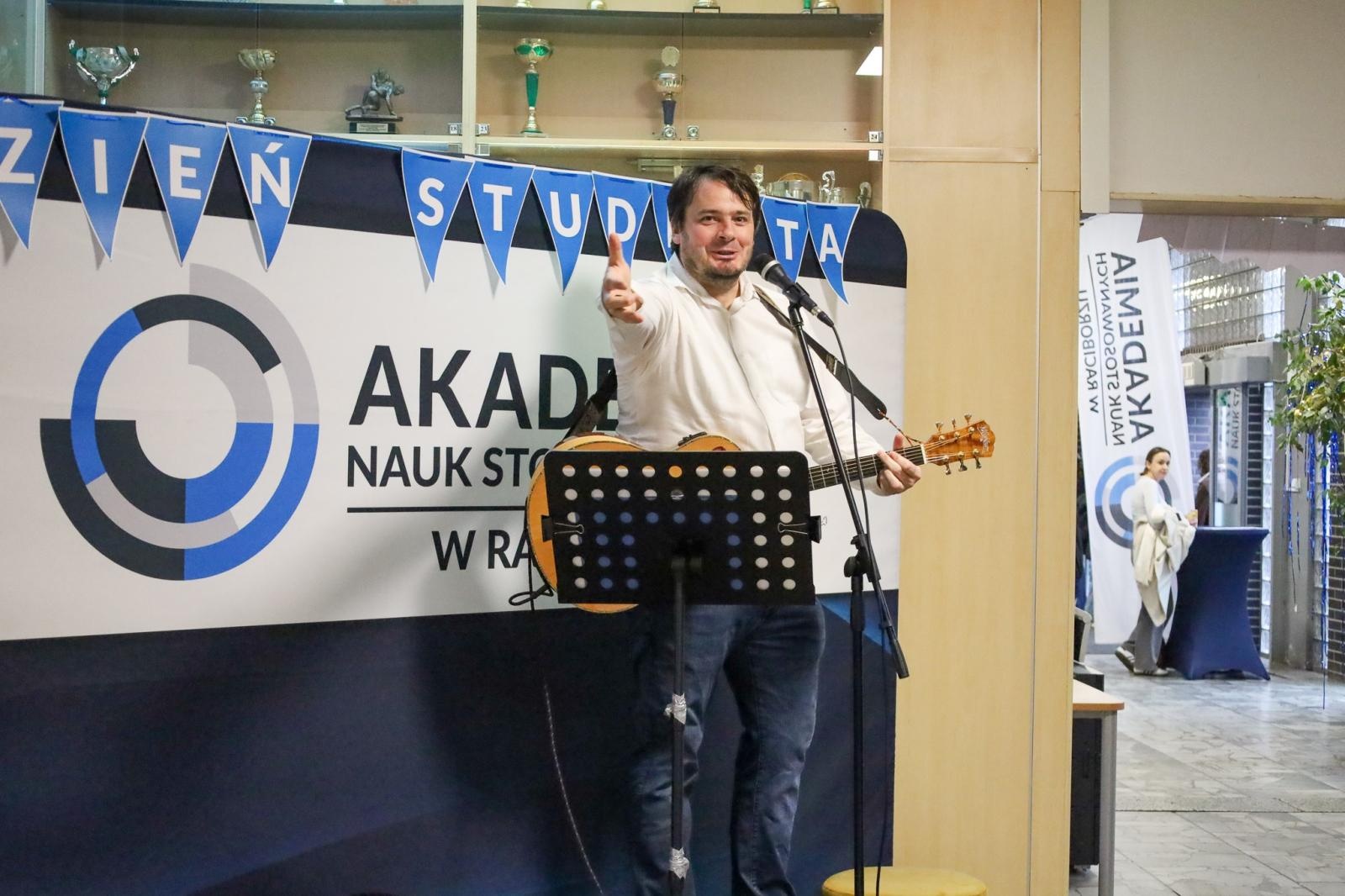 Zdjęcie w galerii na portalu naszwodzislaw.com: Międzynarodowy Dzień Studenta w raciborskiej ANS. Święto pełne energii, integracji i słodkich atrakcji wiadomości z regionu