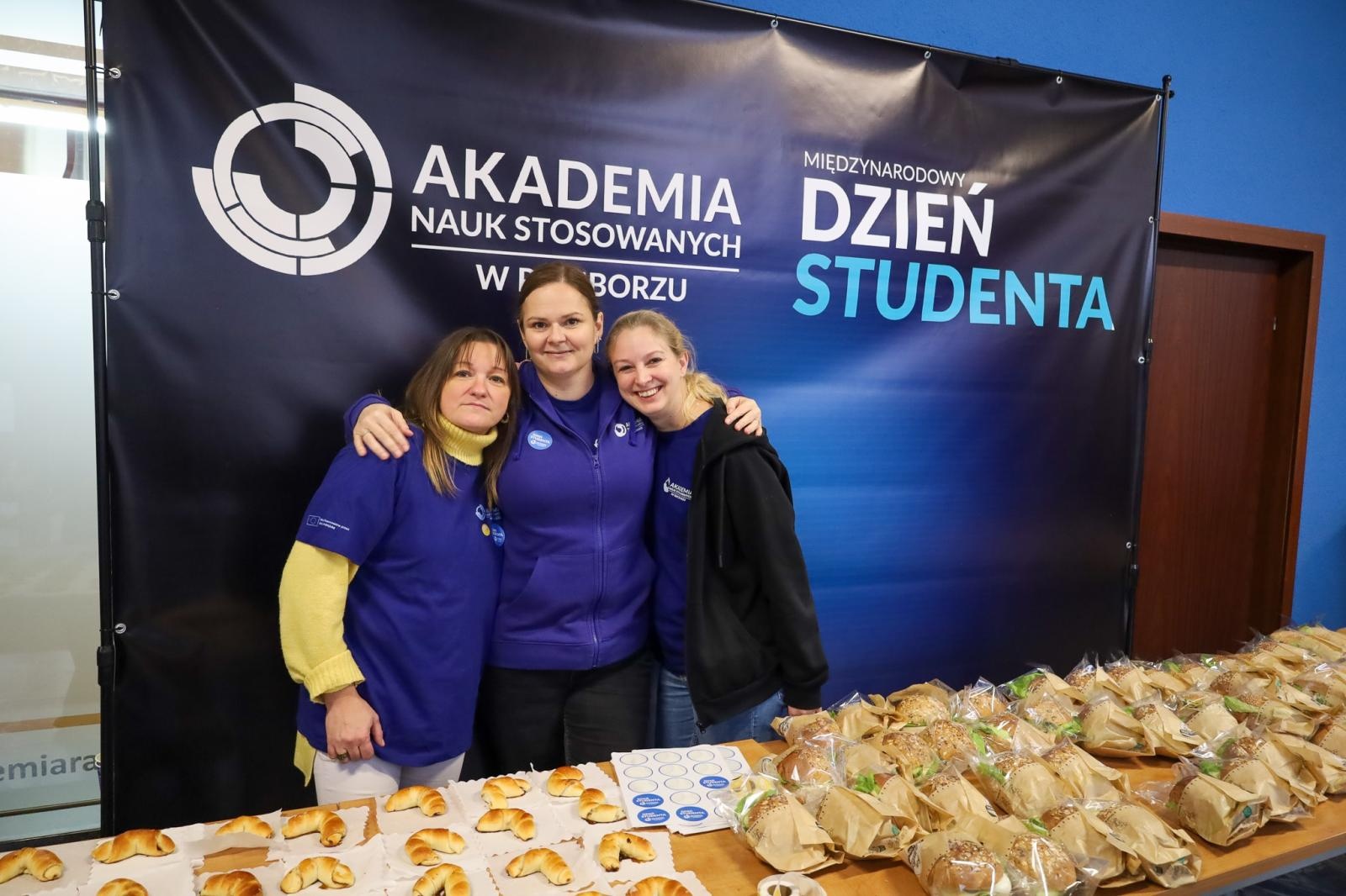 Zdjęcie w galerii na portalu naszwodzislaw.com: Międzynarodowy Dzień Studenta w raciborskiej ANS. Święto pełne energii, integracji i słodkich atrakcji wiadomości z regionu