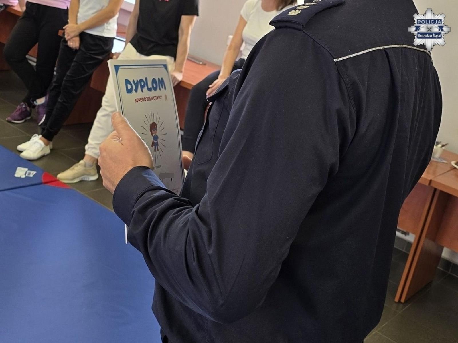 Zdjęcie w galerii na portalu naszwodzislaw.com: Samoobrona dla kobiet w policji w wodzisławskiej jednostce wiadomości z regionu