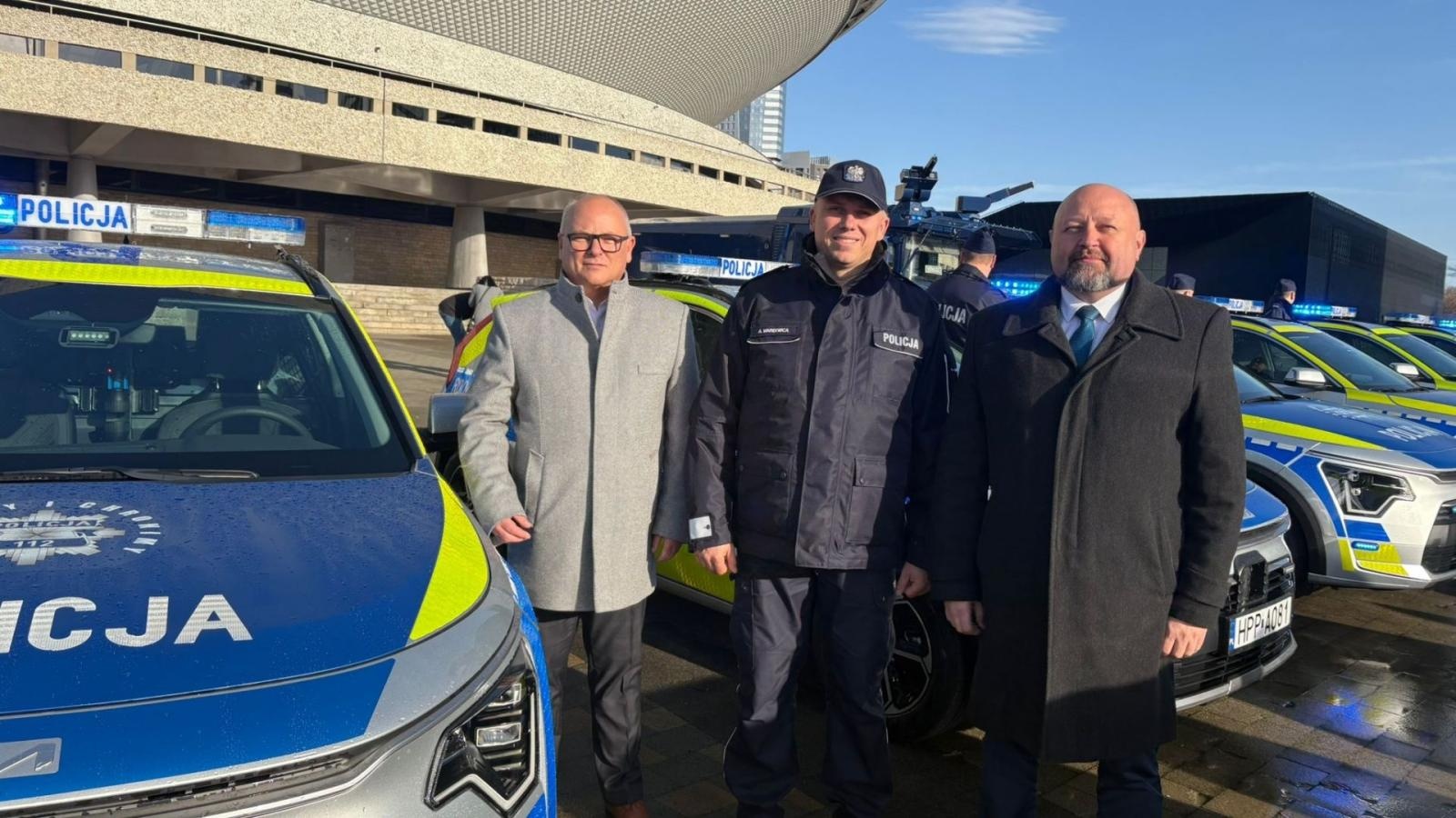 Zdjęcie w galerii na portalu naszwodzislaw.com: Nowy radiowóz zasilił flotę wodzisławskiej policji wiadomości z regionu