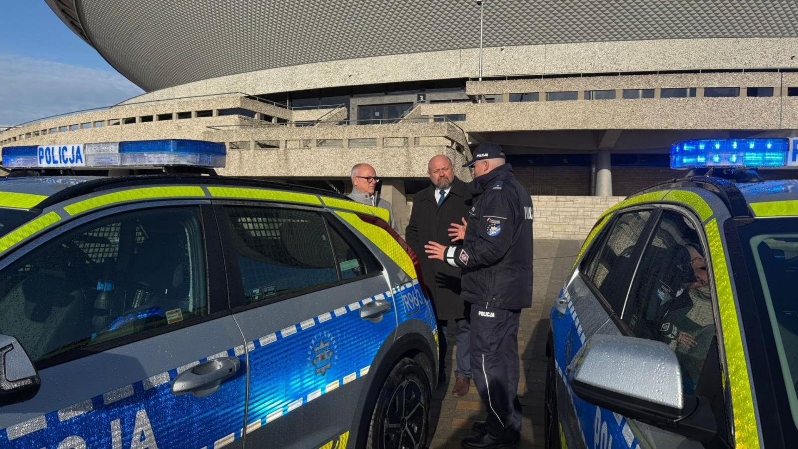 Zdjęcie w galerii na portalu naszwodzislaw.com: Nowy radiowóz zasilił flotę wodzisławskiej policji wiadomości z regionu