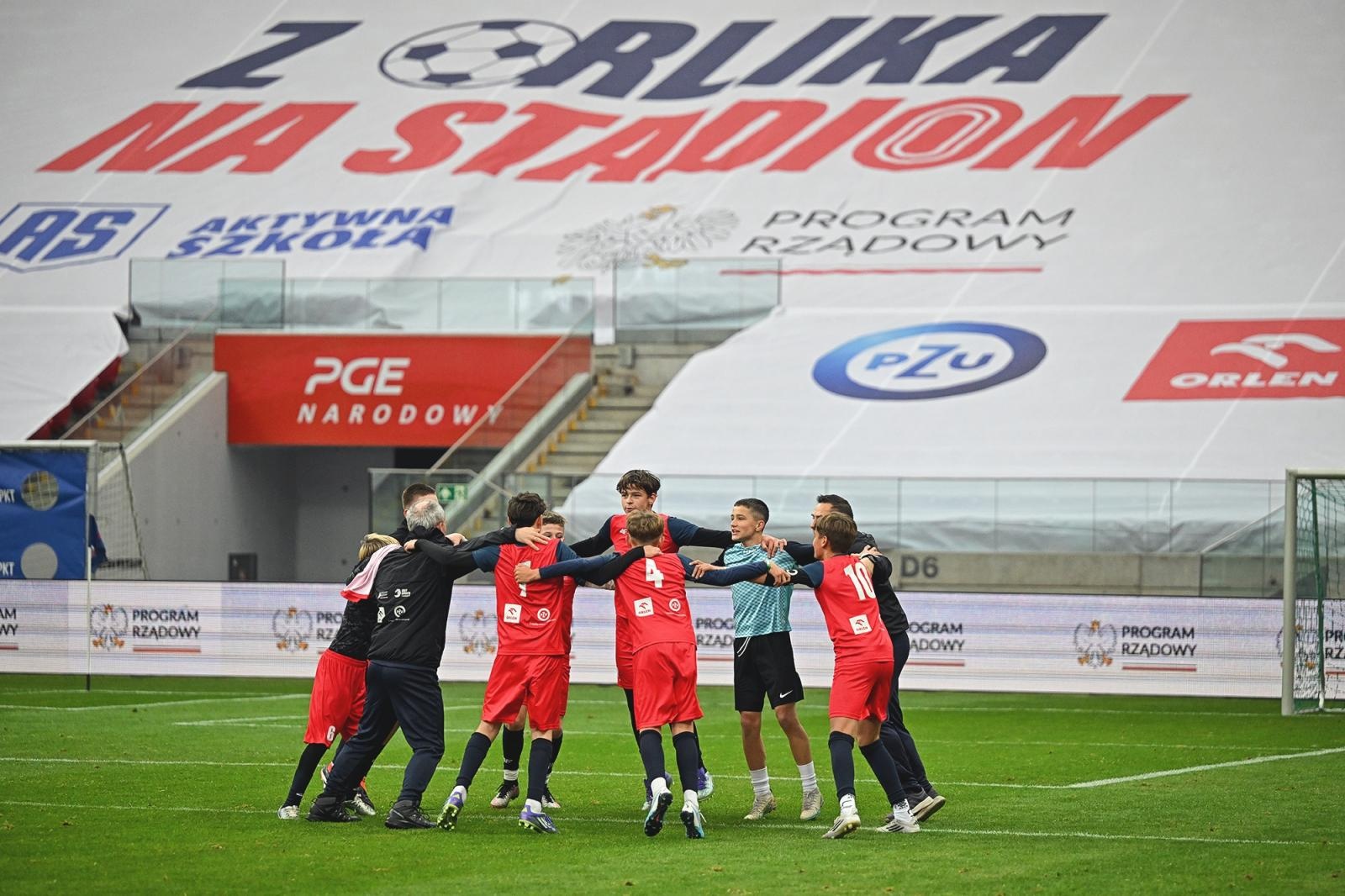 Zdjęcie w galerii na portalu naszwodzislaw.com: Z Orlika na Stadion. Znamy mistrzów Polski! Wielki finał na PGE Narodowym za nami wiadomości z regionu