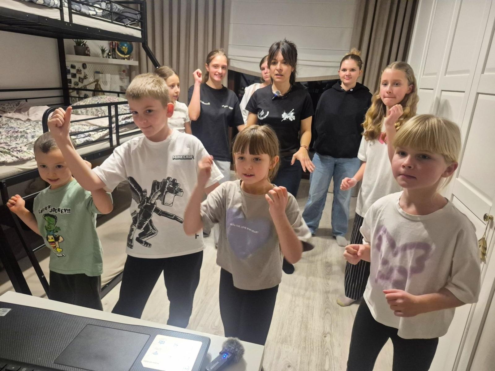 Zdjęcie w galerii na portalu naszwodzislaw.com: Dorota Krawczyk w domu pełnym miłości. Wyjątkowy dzień z rodziną Zozworków wiadomości z regionu