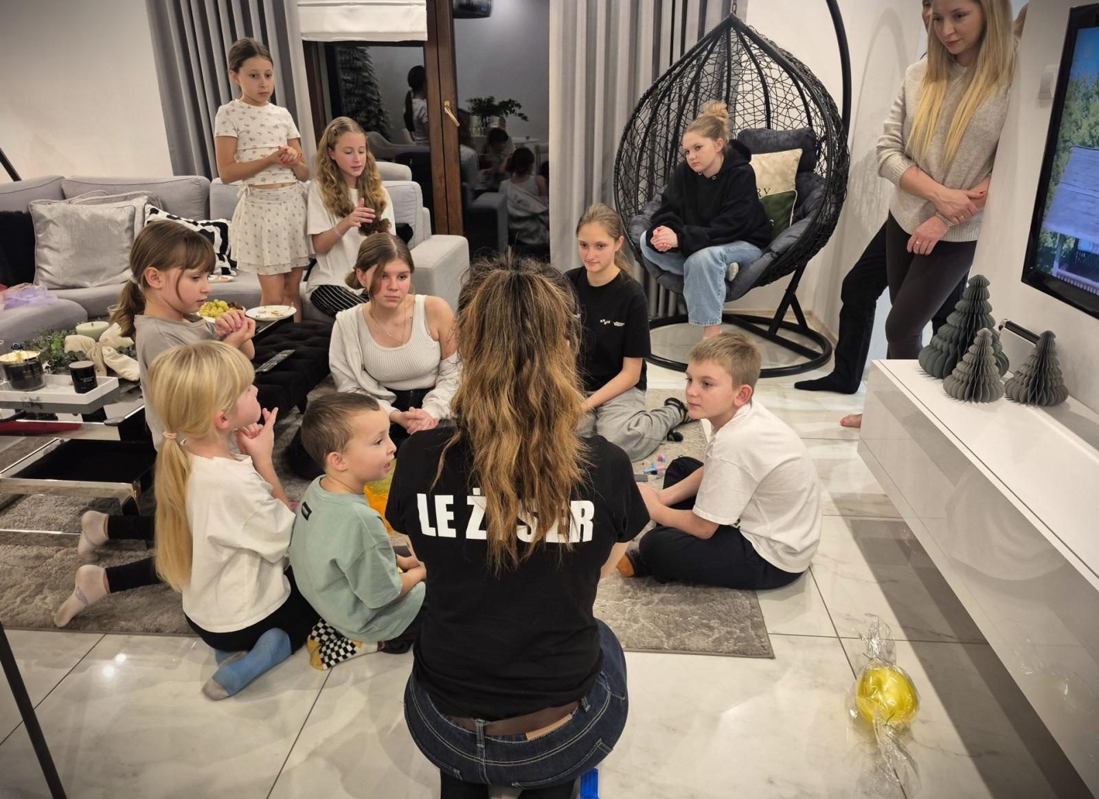 Zdjęcie w galerii na portalu naszwodzislaw.com: Dorota Krawczyk w domu pełnym miłości. Wyjątkowy dzień z rodziną Zozworków wiadomości z regionu