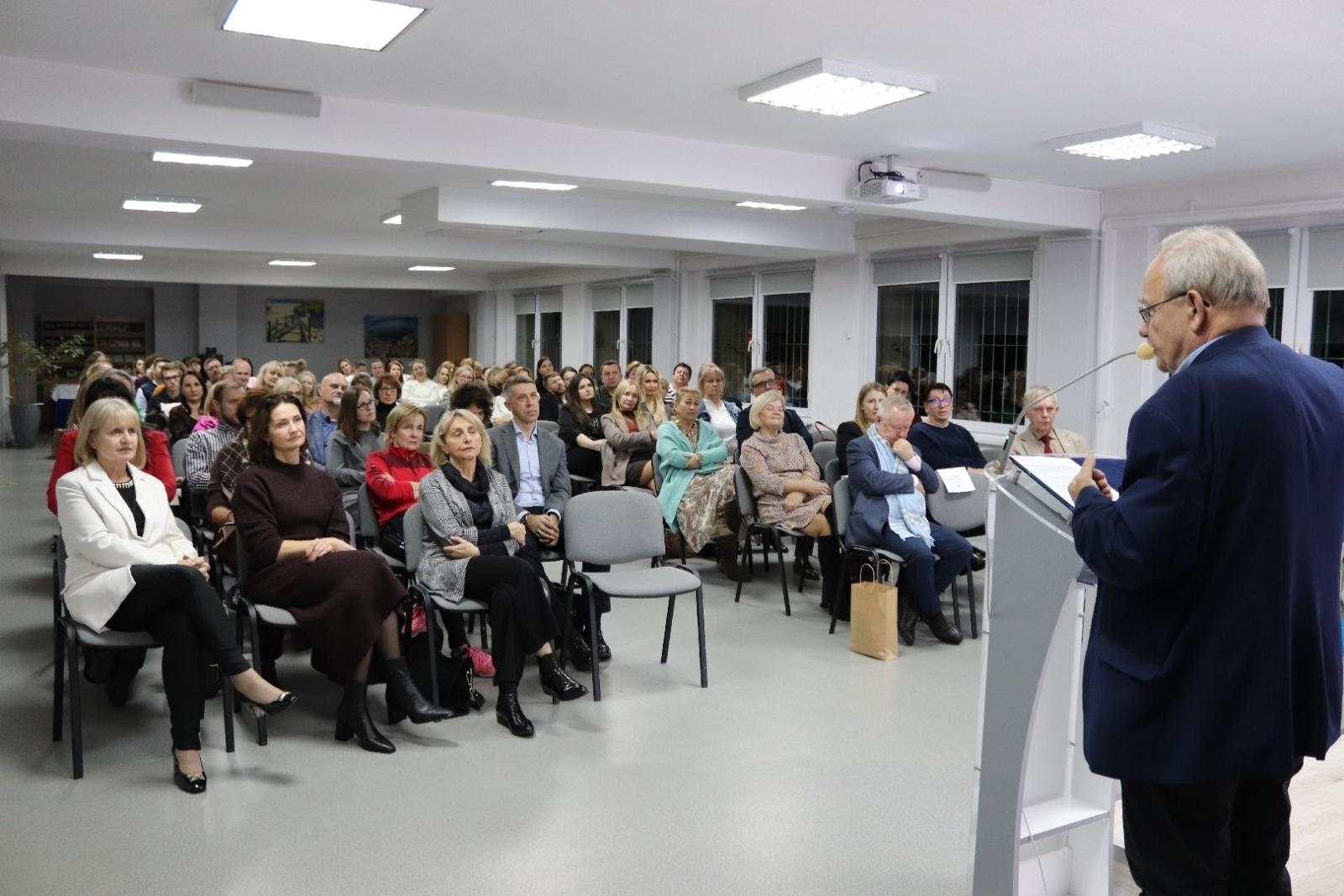 Zdjęcie w galerii na portalu naszwodzislaw.com: Edukacyjny PRzełom. Media, wizerunek, komunikacja wiadomości z regionu