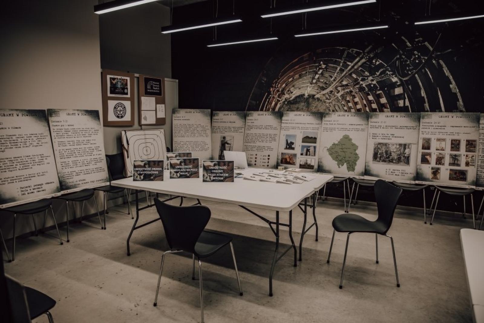 Zdjęcie w galerii na portalu naszwodzislaw.com: Memoriał Powstań Śląskich na rydułtowskiej strzelnicy wiadomości z regionu