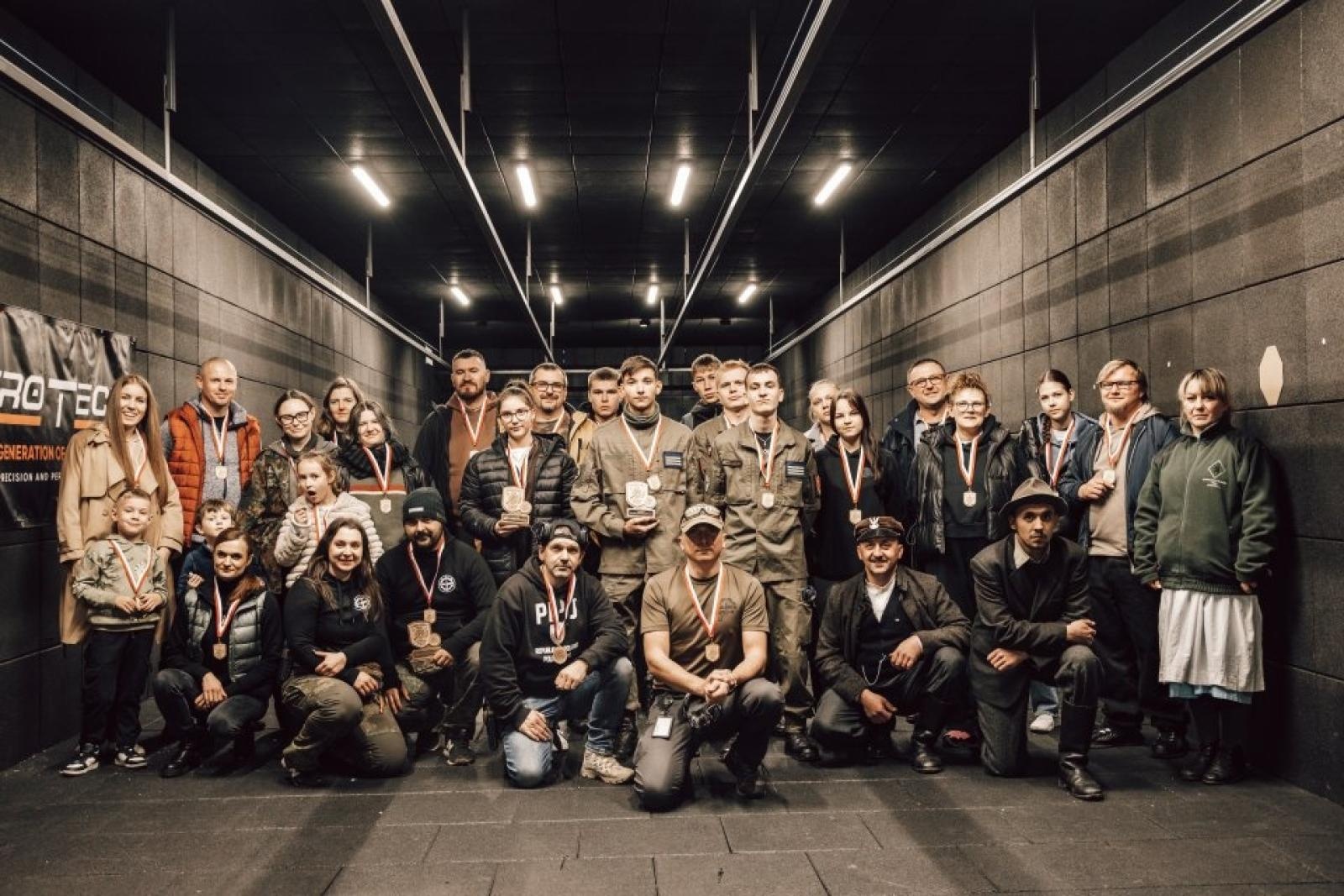 Zdjęcie w galerii na portalu naszwodzislaw.com: Memoriał Powstań Śląskich na rydułtowskiej strzelnicy wiadomości z regionu