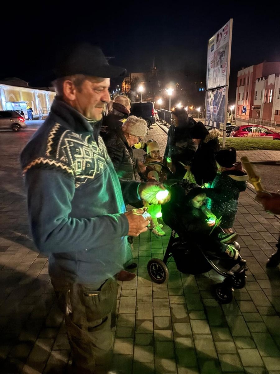 Zdjęcie w galerii na portalu naszwodzislaw.com: Widoczni po zmroku! Akcja profilaktyczna znów przyciągnęła mieszkańców wiadomości z regionu