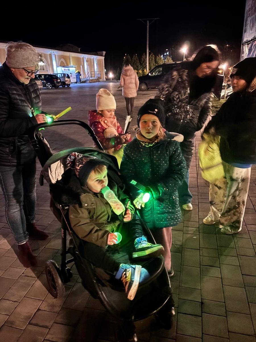 Zdjęcie w galerii na portalu naszwodzislaw.com: Widoczni po zmroku! Akcja profilaktyczna znów przyciągnęła mieszkańców wiadomości z regionu