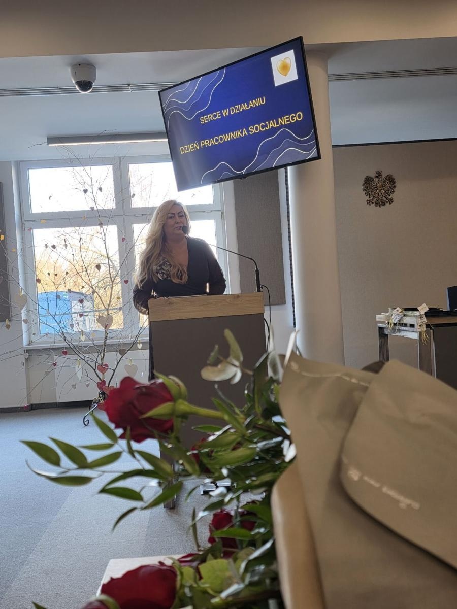 Zdjęcie w galerii na portalu naszwodzislaw.com: Pracownicy służb społecznych uhonorowani [FOTO] wiadomości z regionu