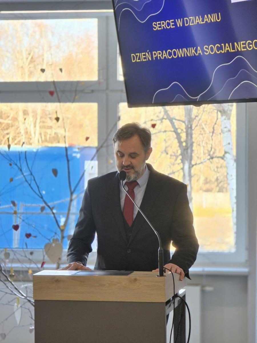 Zdjęcie w galerii na portalu naszwodzislaw.com: Pracownicy służb społecznych uhonorowani [FOTO] wiadomości z regionu