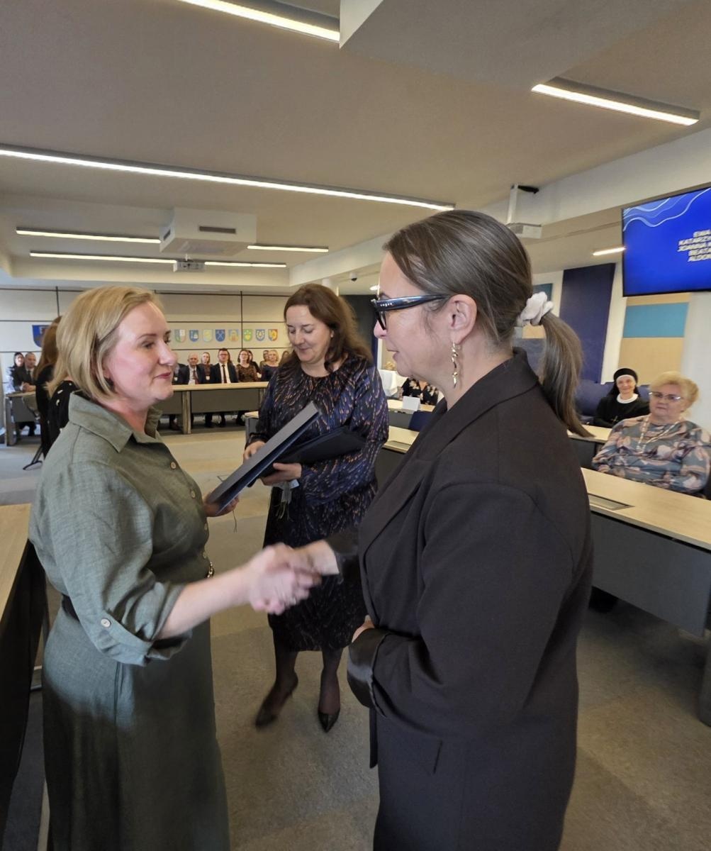 Zdjęcie w galerii na portalu naszwodzislaw.com: Pracownicy służb społecznych uhonorowani [FOTO] wiadomości z regionu