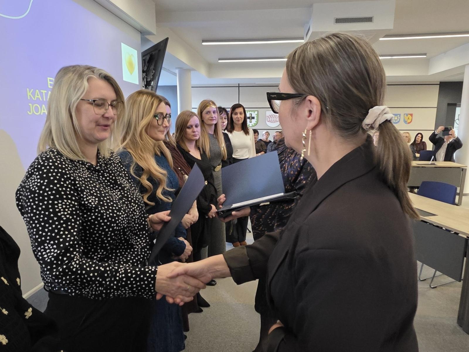 Zdjęcie w galerii na portalu naszwodzislaw.com: Pracownicy służb społecznych uhonorowani [FOTO] wiadomości z regionu