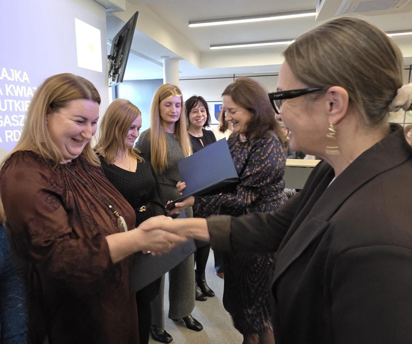 Zdjęcie w galerii na portalu naszwodzislaw.com: Pracownicy służb społecznych uhonorowani [FOTO] wiadomości z regionu