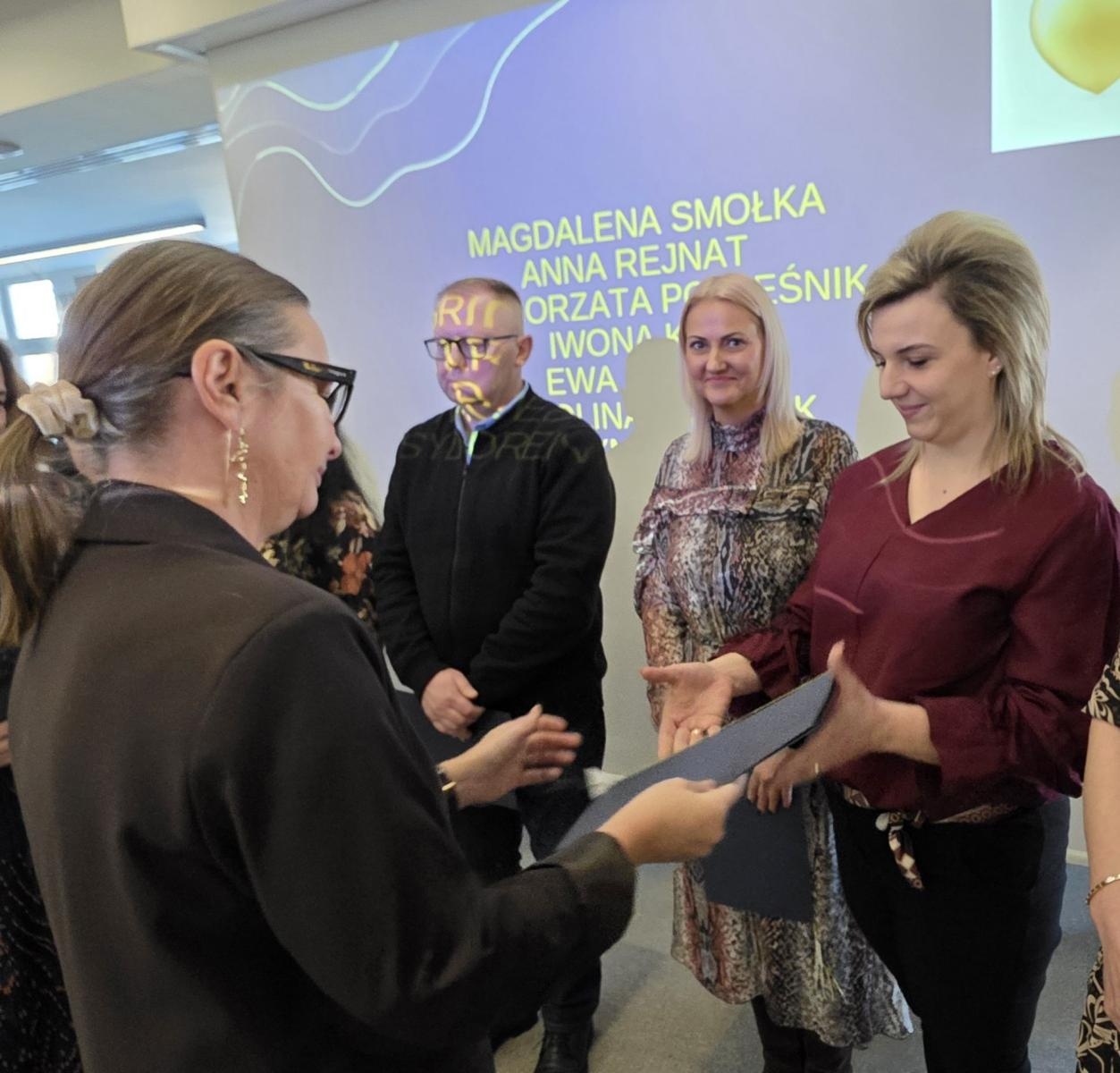 Zdjęcie w galerii na portalu naszwodzislaw.com: Pracownicy służb społecznych uhonorowani [FOTO] wiadomości z regionu