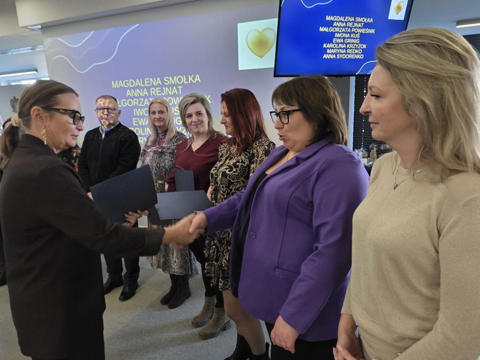 Zdjęcie w galerii na portalu naszwodzislaw.com: Pracownicy służb społecznych uhonorowani [FOTO] wiadomości z regionu