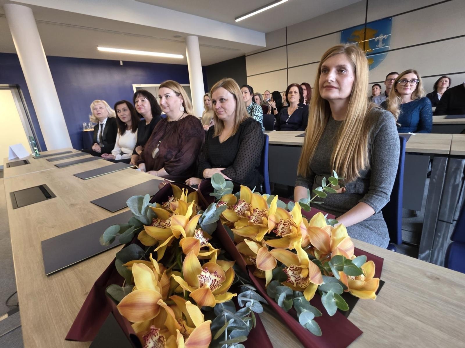 Zdjęcie w galerii na portalu naszwodzislaw.com: Pracownicy służb społecznych uhonorowani [FOTO] wiadomości z regionu