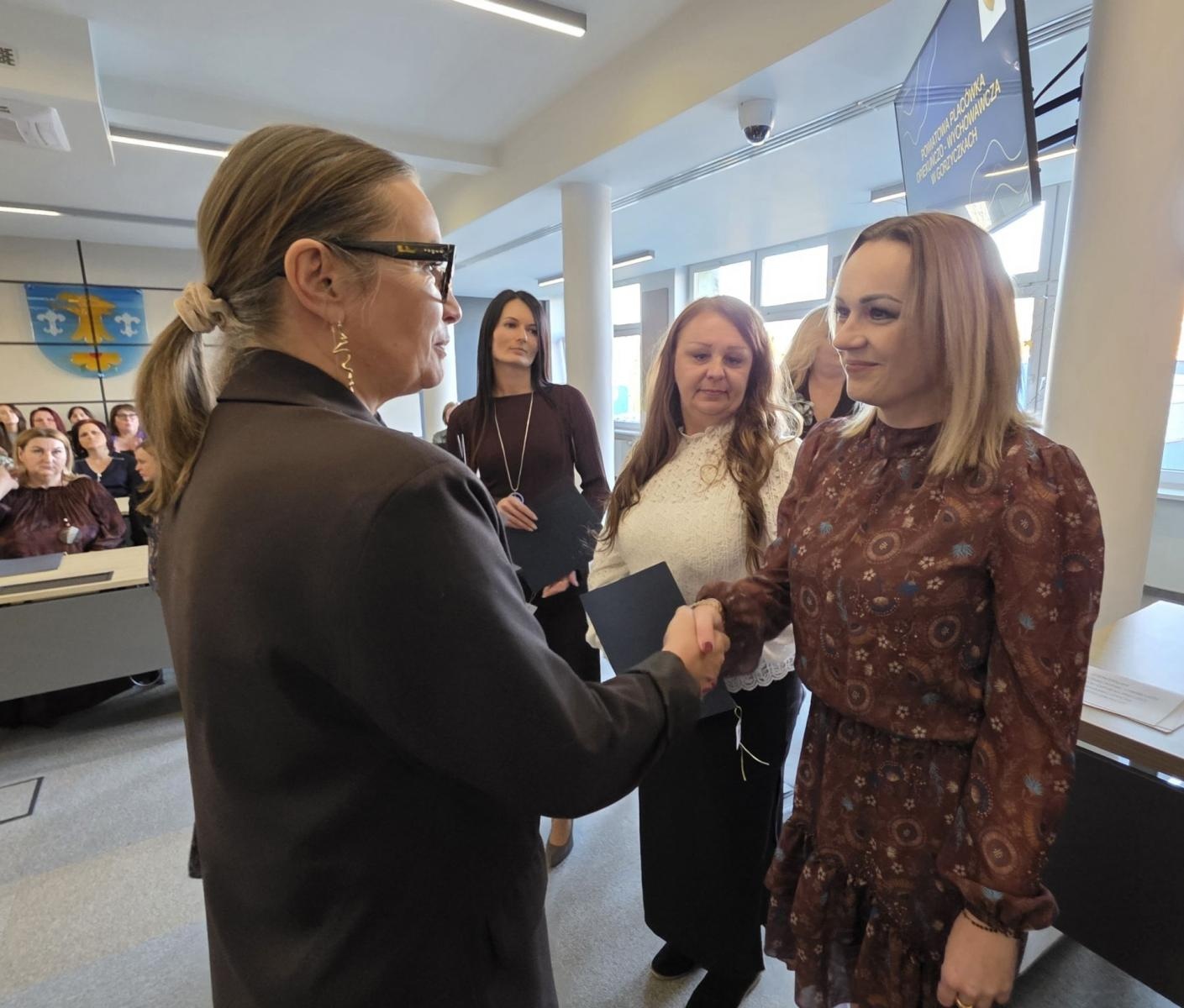 Zdjęcie w galerii na portalu naszwodzislaw.com: Pracownicy służb społecznych uhonorowani [FOTO] wiadomości z regionu