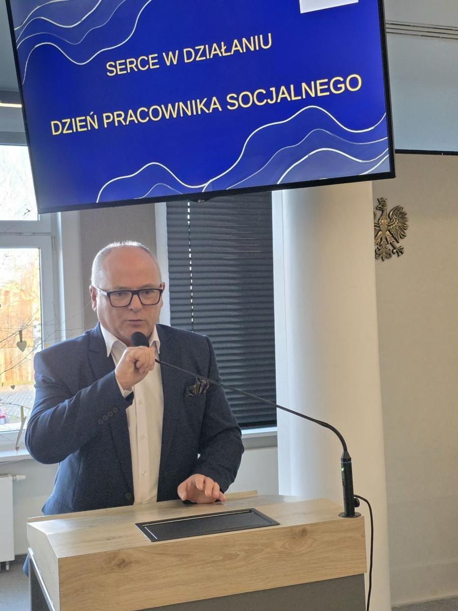 Zdjęcie w galerii na portalu naszwodzislaw.com: Pracownicy służb społecznych uhonorowani [FOTO] wiadomości z regionu