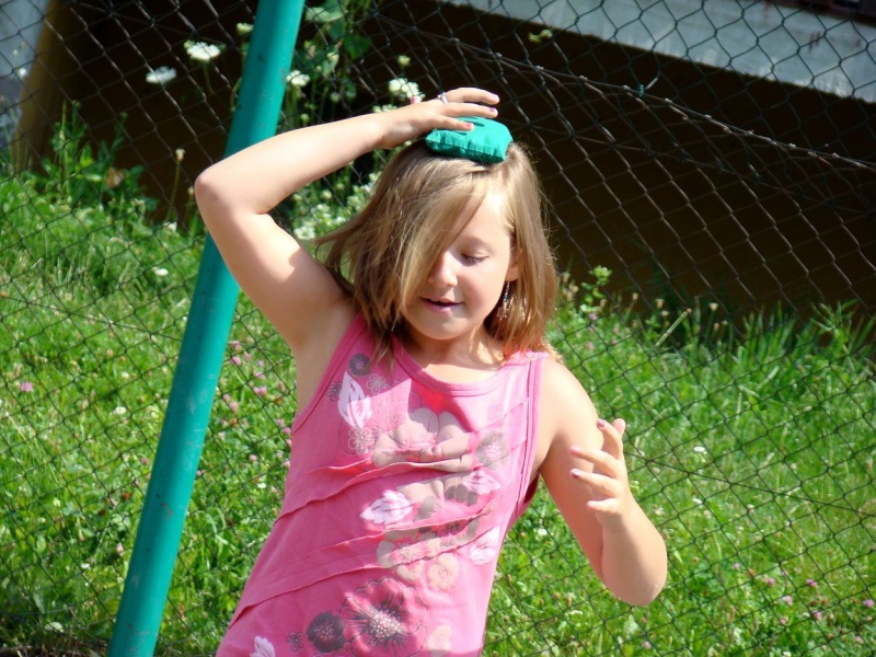 Zdjęcie w galerii na portalu naszwodzislaw.com: Zabawa na betonowym boisku wiadomości z regionu