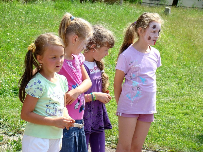 Zdjęcie w galerii na portalu naszwodzislaw.com: Zabawa na betonowym boisku wiadomości z regionu