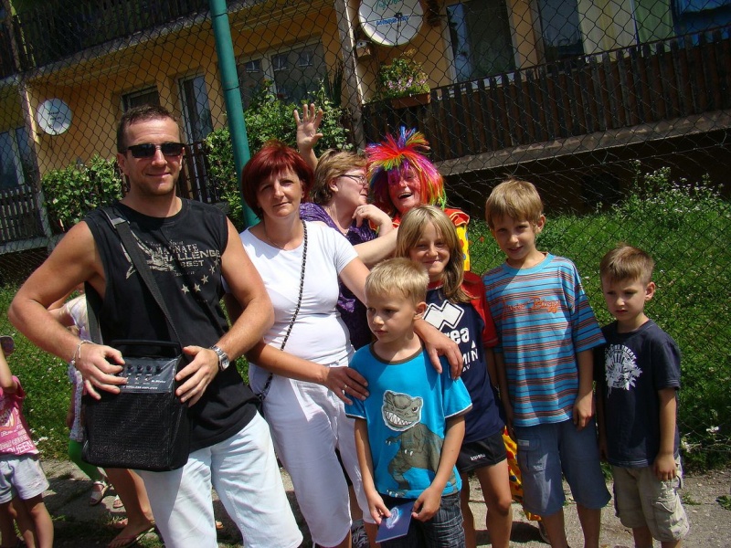 Zdjęcie w galerii na portalu naszwodzislaw.com: Zabawa na betonowym boisku wiadomości z regionu