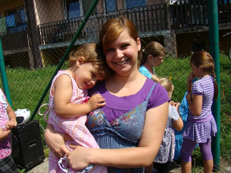 Zdjęcie w galerii na portalu naszwodzislaw.com: Zabawa na betonowym boisku wiadomości z regionu