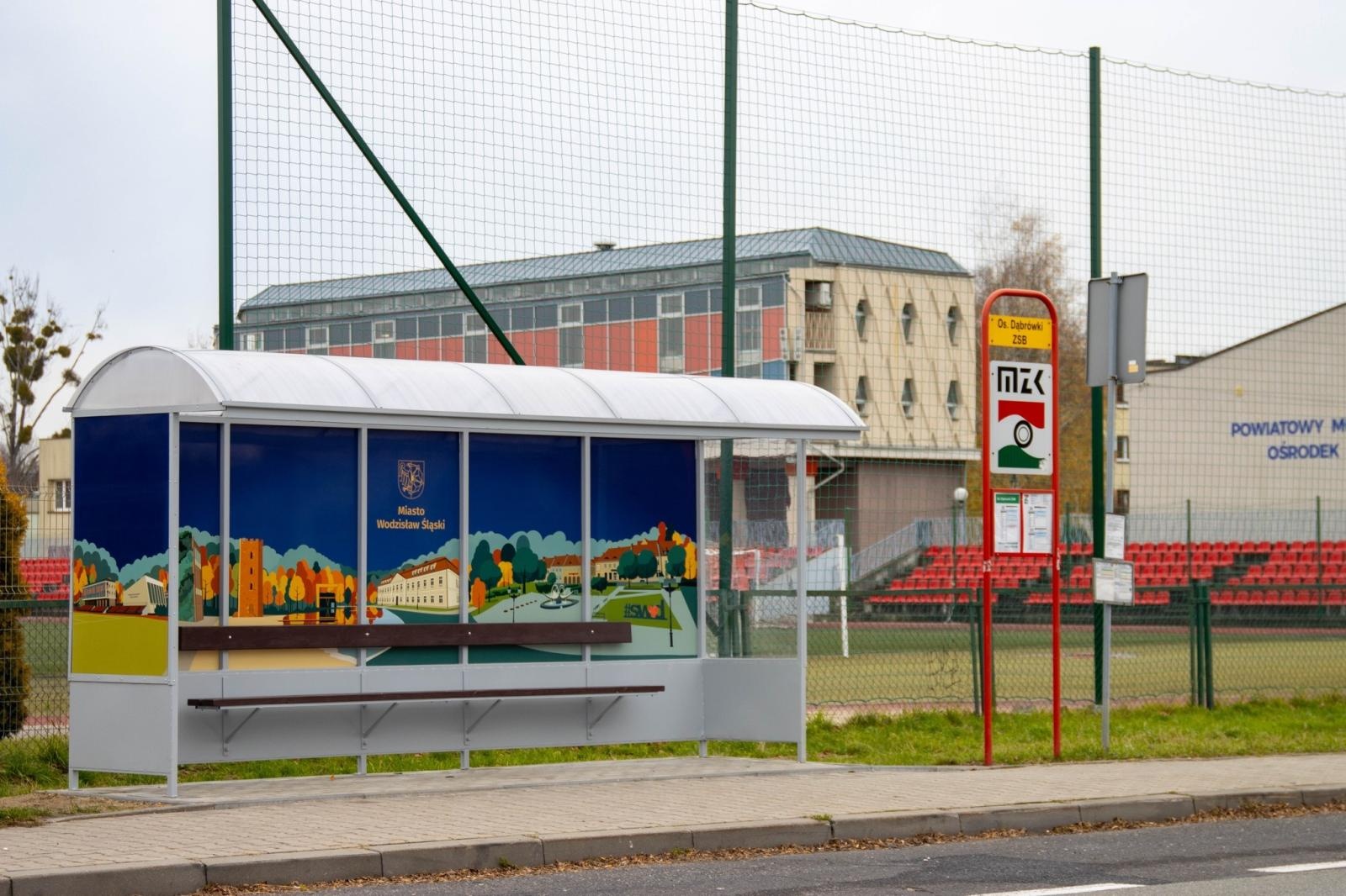 Zdjęcie w galerii na portalu naszwodzislaw.com: Nowy design na przystanku przy ul. Pszowskiej wiadomości z regionu