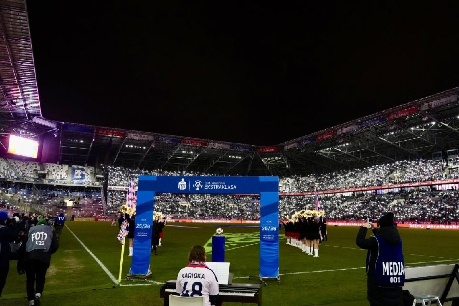 Zdjęcie w galerii na portalu naszwodzislaw.com: Rydułtowy wspierają Trójkolorowych. Wyjątkowe chwile podczas meczu Górnika [FOTO] wiadomości z regionu