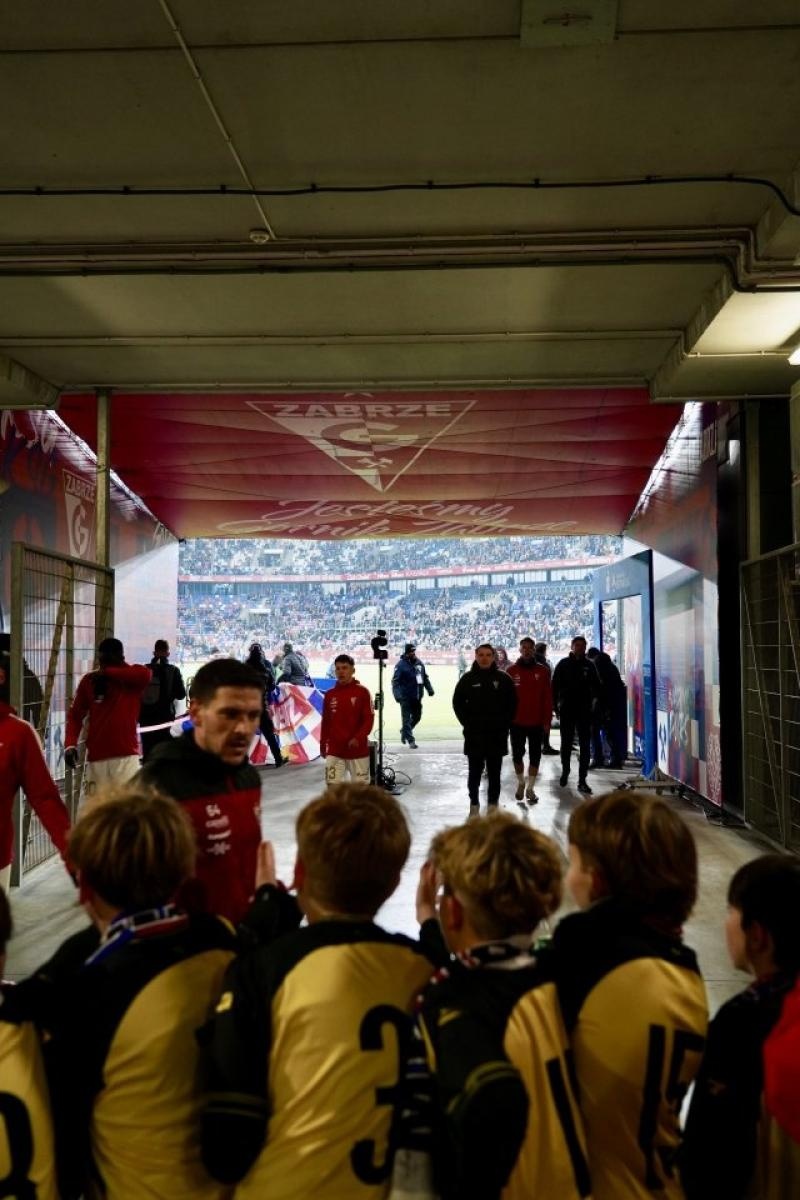 Zdjęcie w galerii na portalu naszwodzislaw.com: Rydułtowy wspierają Trójkolorowych. Wyjątkowe chwile podczas meczu Górnika [FOTO] wiadomości z regionu