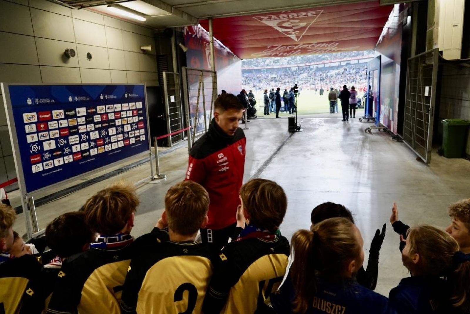 Zdjęcie w galerii na portalu naszwodzislaw.com: Rydułtowy wspierają Trójkolorowych. Wyjątkowe chwile podczas meczu Górnika [FOTO] wiadomości z regionu