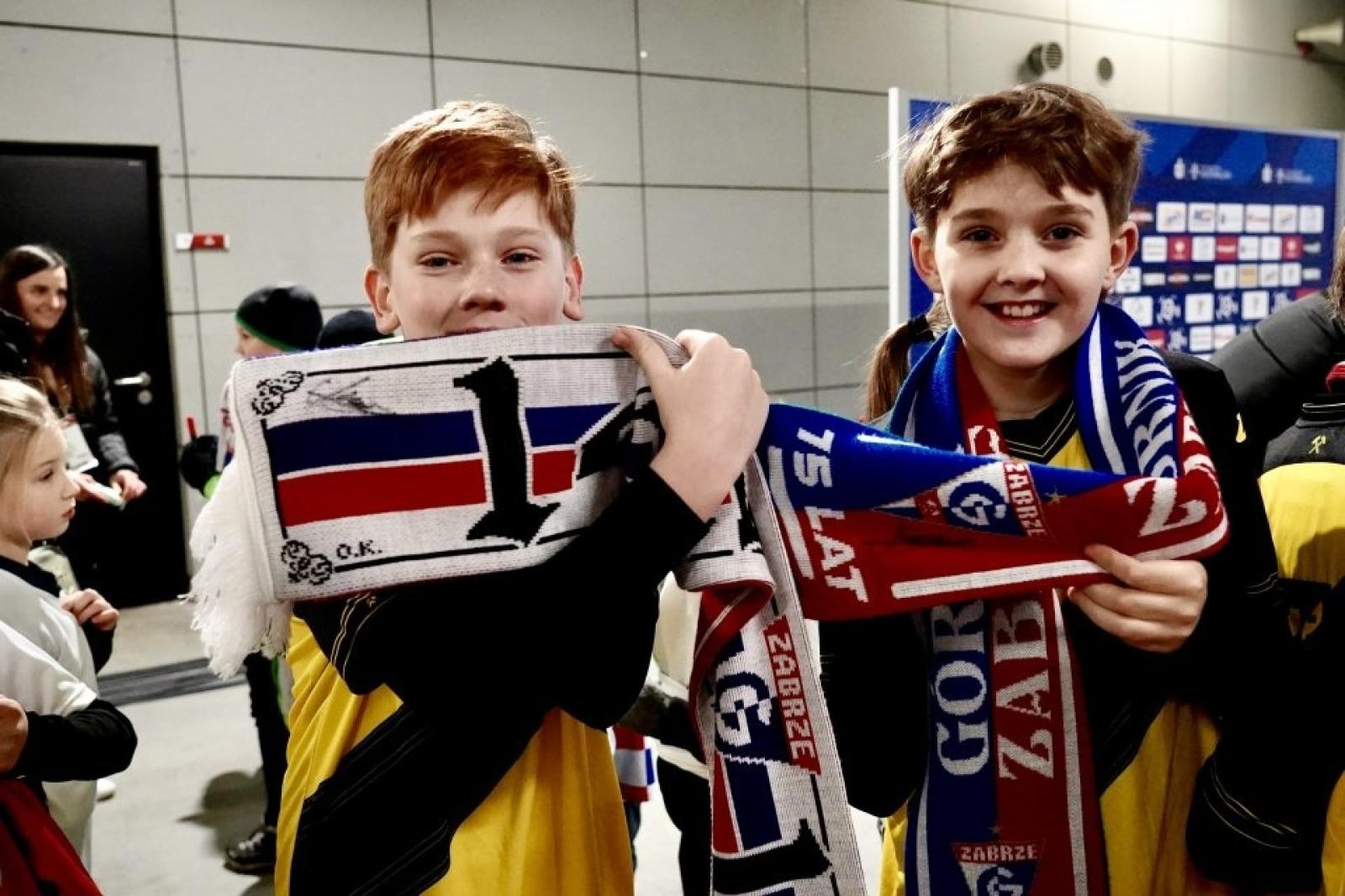 Zdjęcie w galerii na portalu naszwodzislaw.com: Rydułtowy wspierają Trójkolorowych. Wyjątkowe chwile podczas meczu Górnika [FOTO] wiadomości z regionu