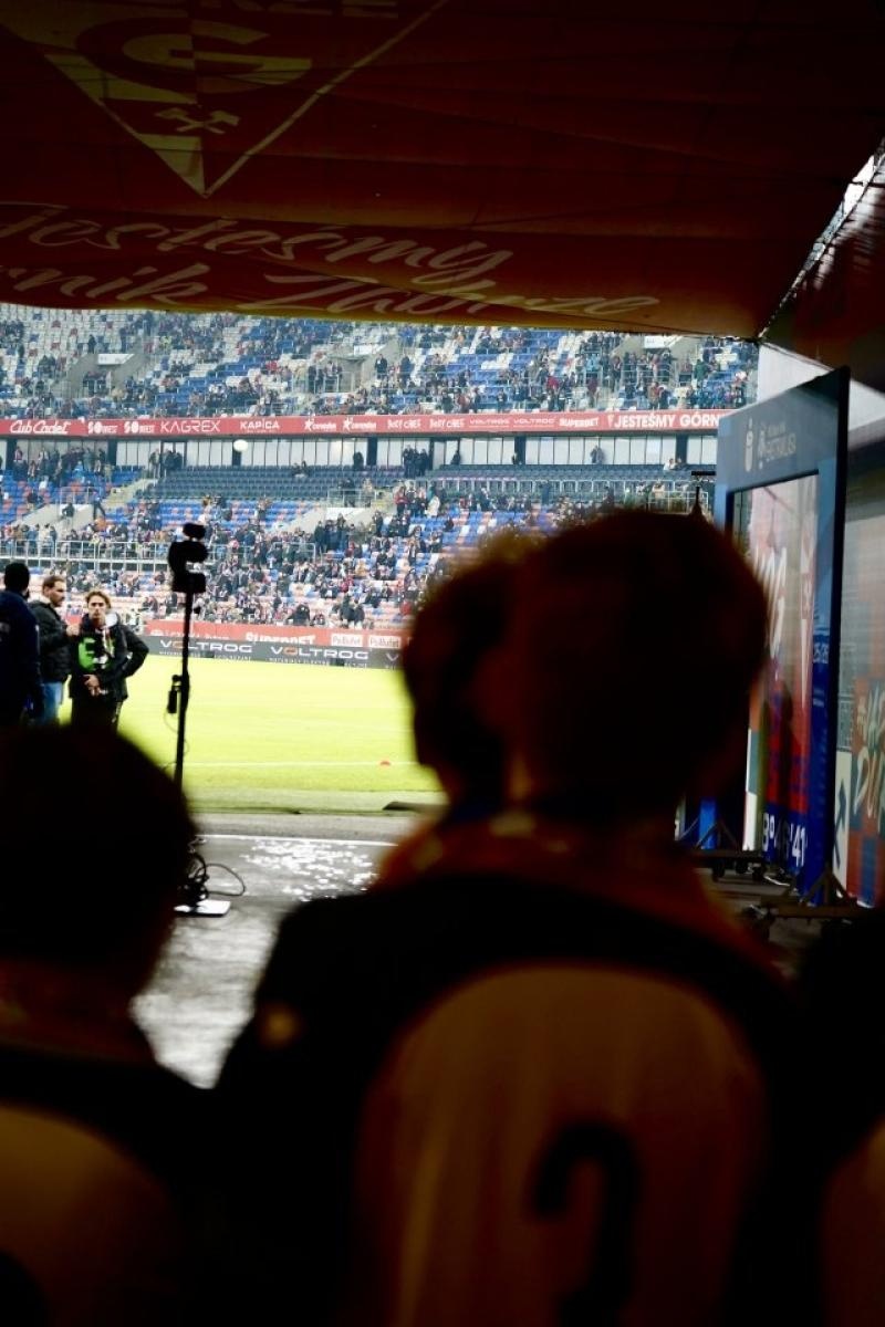 Zdjęcie w galerii na portalu naszwodzislaw.com: Rydułtowy wspierają Trójkolorowych. Wyjątkowe chwile podczas meczu Górnika [FOTO] wiadomości z regionu