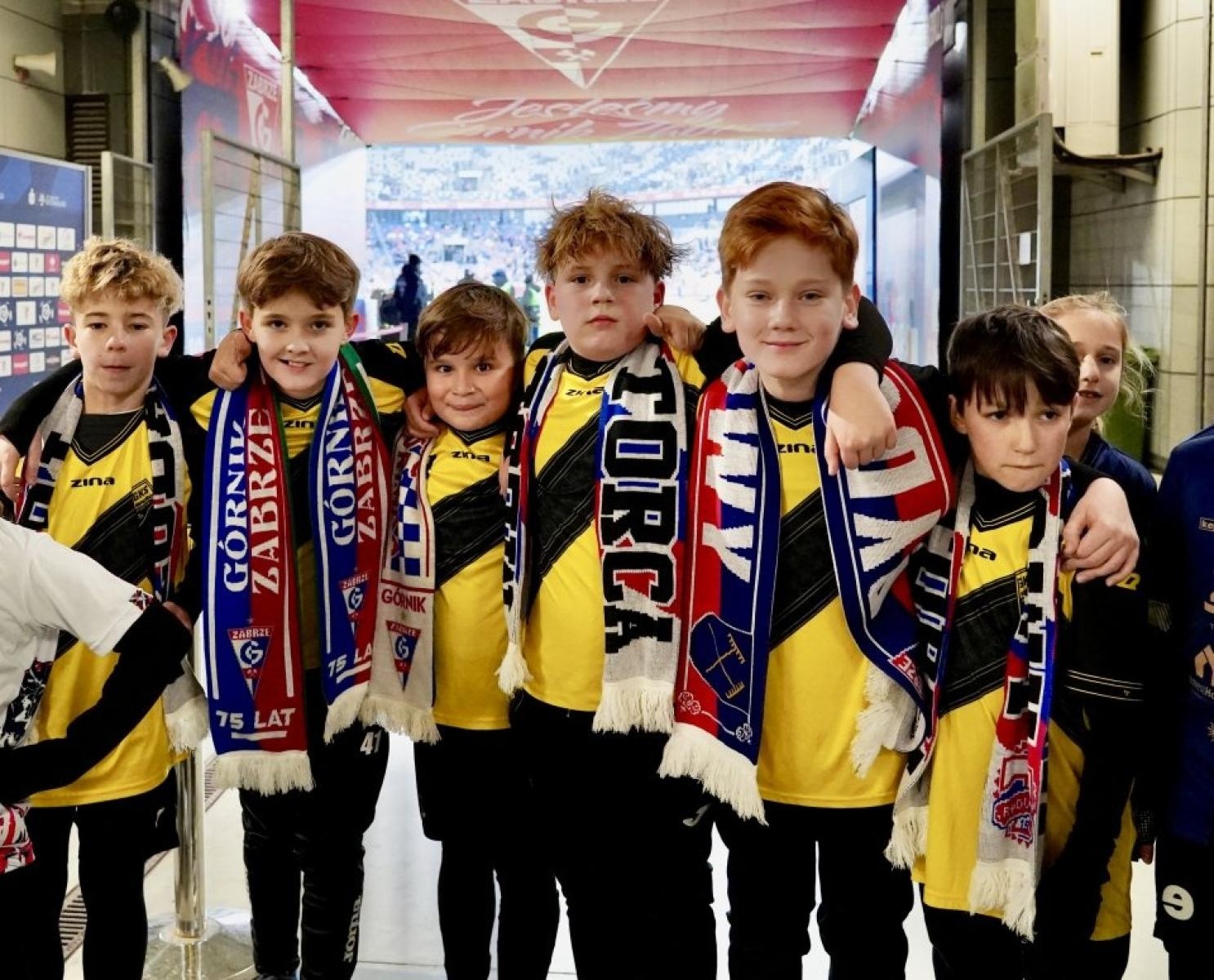 Zdjęcie w galerii na portalu naszwodzislaw.com: Rydułtowy wspierają Trójkolorowych. Wyjątkowe chwile podczas meczu Górnika [FOTO] wiadomości z regionu