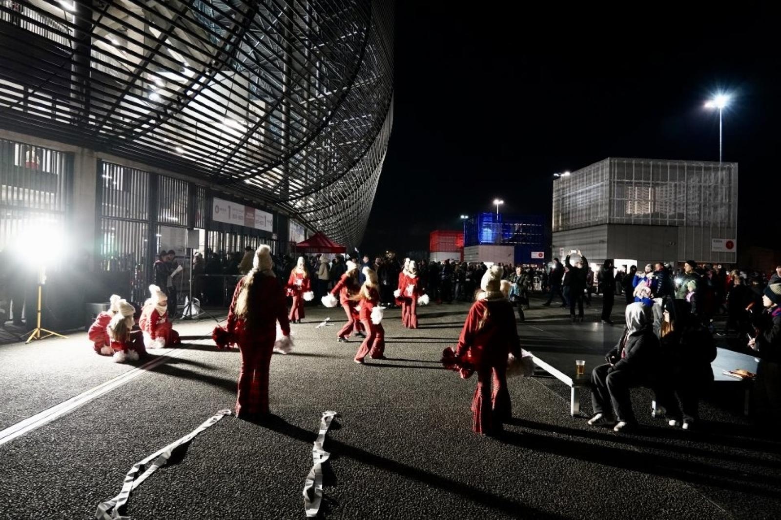 Zdjęcie w galerii na portalu naszwodzislaw.com: Rydułtowy wspierają Trójkolorowych. Wyjątkowe chwile podczas meczu Górnika [FOTO] wiadomości z regionu