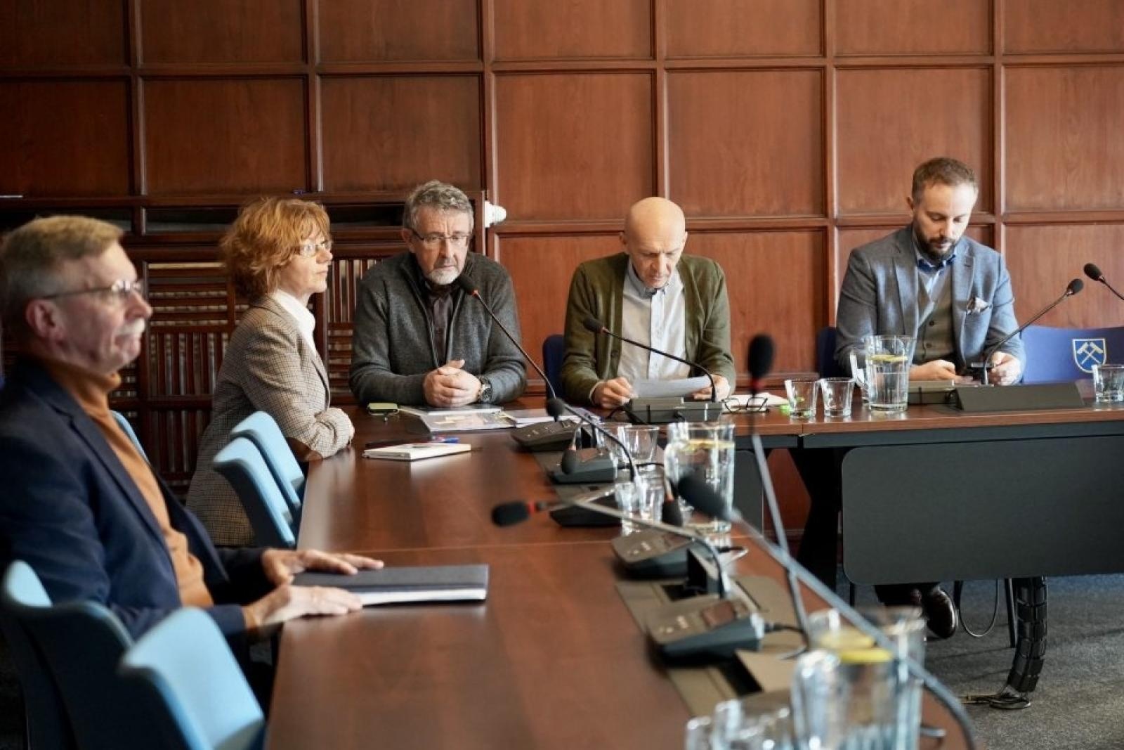 Zdjęcie w galerii na portalu naszwodzislaw.com: Rydułtowy: Regulacja Nacyny i zapożarowanie hałdy. Spotkania w magistracie wiadomości z regionu