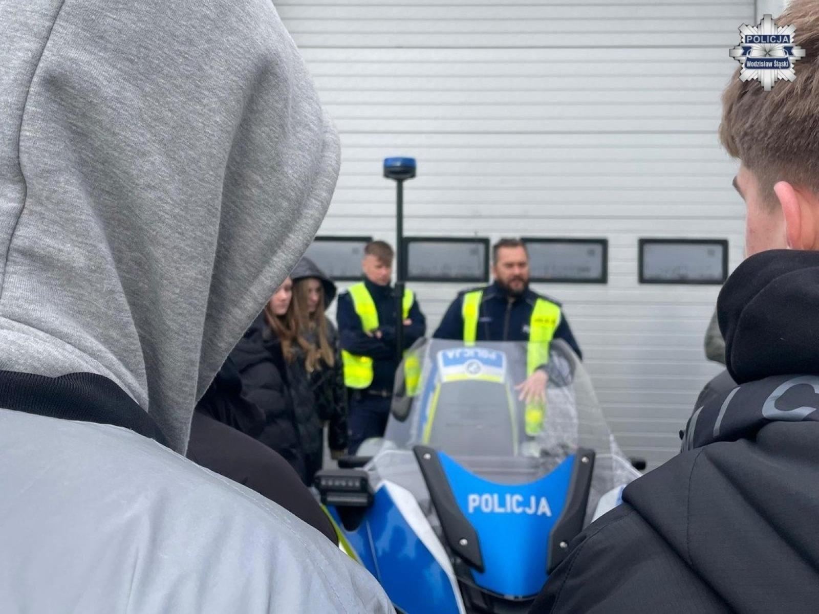 Zdjęcie w galerii na portalu naszwodzislaw.com: Kadeci z Rydułtów w wodzisławskiej jednostce policji wiadomości z regionu