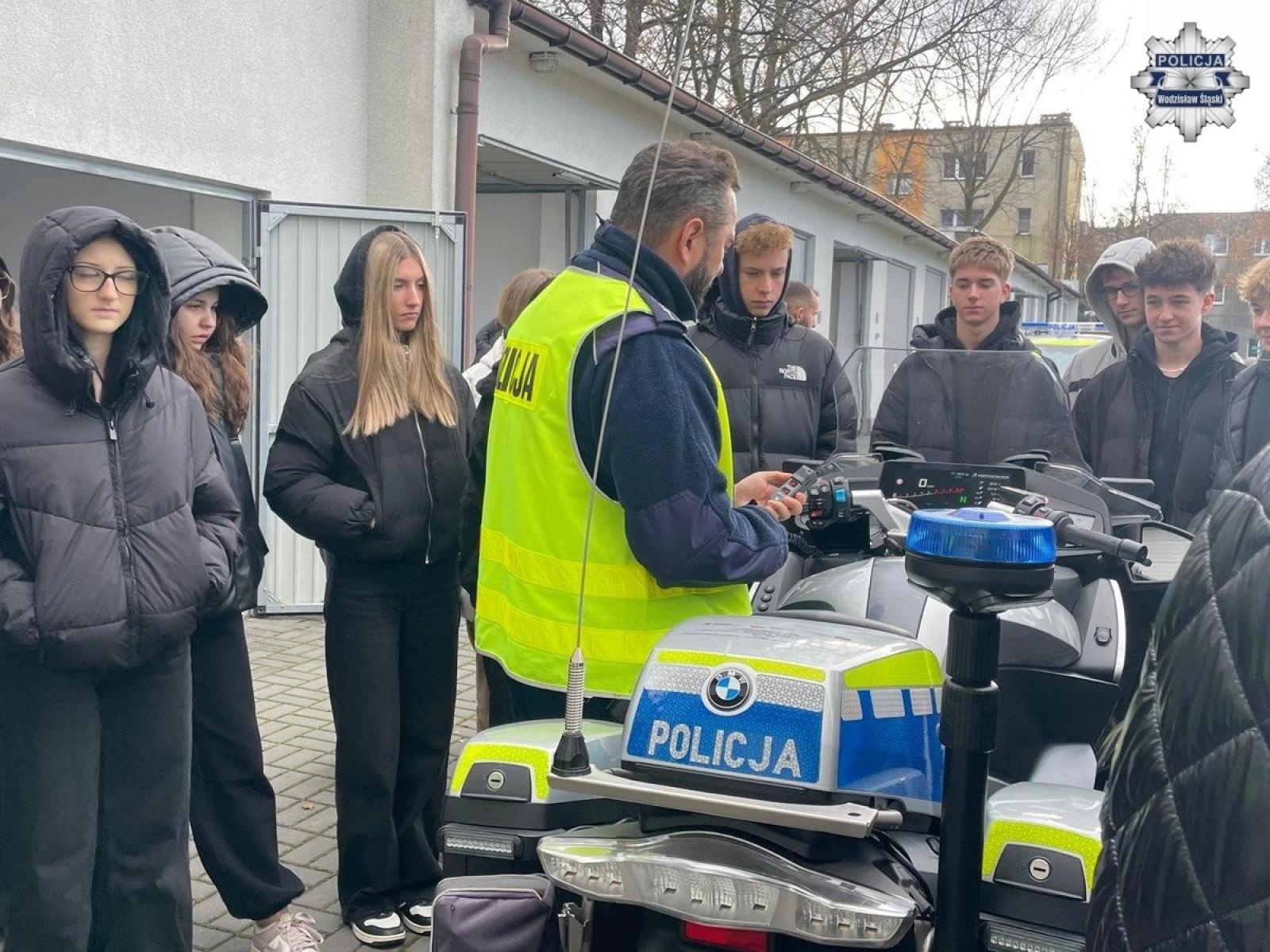 Zdjęcie w galerii na portalu naszwodzislaw.com: Kadeci z Rydułtów w wodzisławskiej jednostce policji wiadomości z regionu