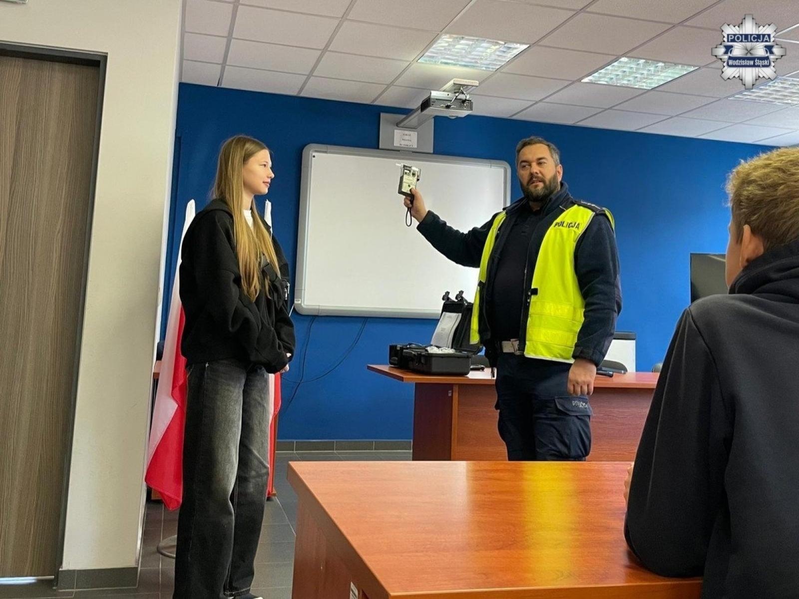 Zdjęcie w galerii na portalu naszwodzislaw.com: Kadeci z Rydułtów w wodzisławskiej jednostce policji wiadomości z regionu