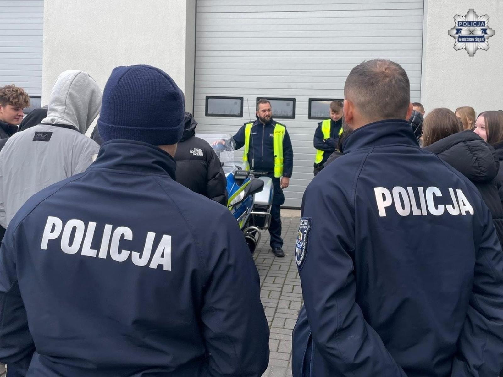 Zdjęcie w galerii na portalu naszwodzislaw.com: Kadeci z Rydułtów w wodzisławskiej jednostce policji wiadomości z regionu