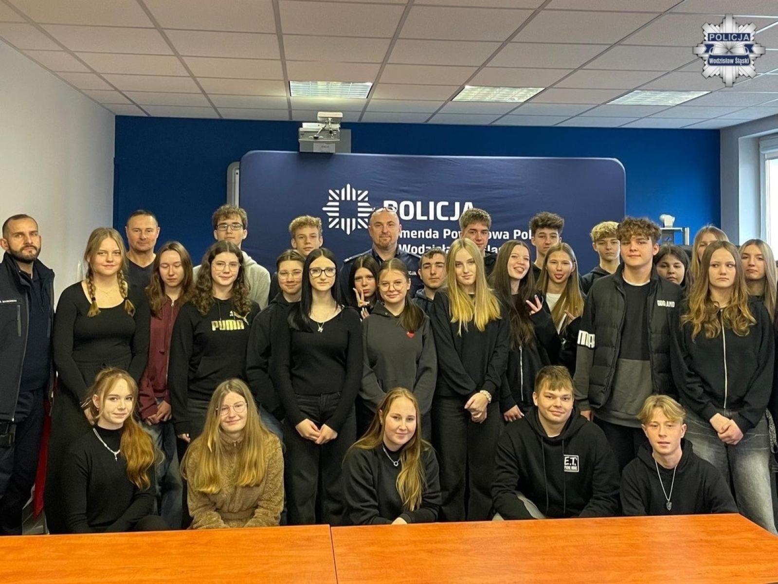 Zdjęcie w galerii na portalu naszwodzislaw.com: Kadeci z Rydułtów w wodzisławskiej jednostce policji wiadomości z regionu