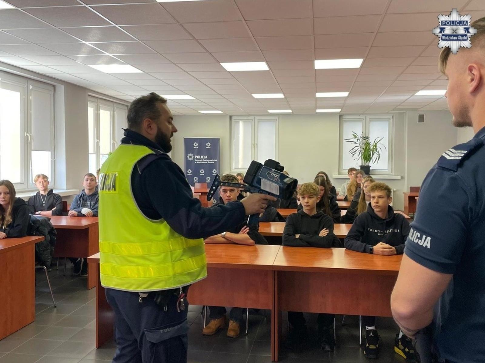 Zdjęcie w galerii na portalu naszwodzislaw.com: Kadeci z Rydułtów w wodzisławskiej jednostce policji wiadomości z regionu