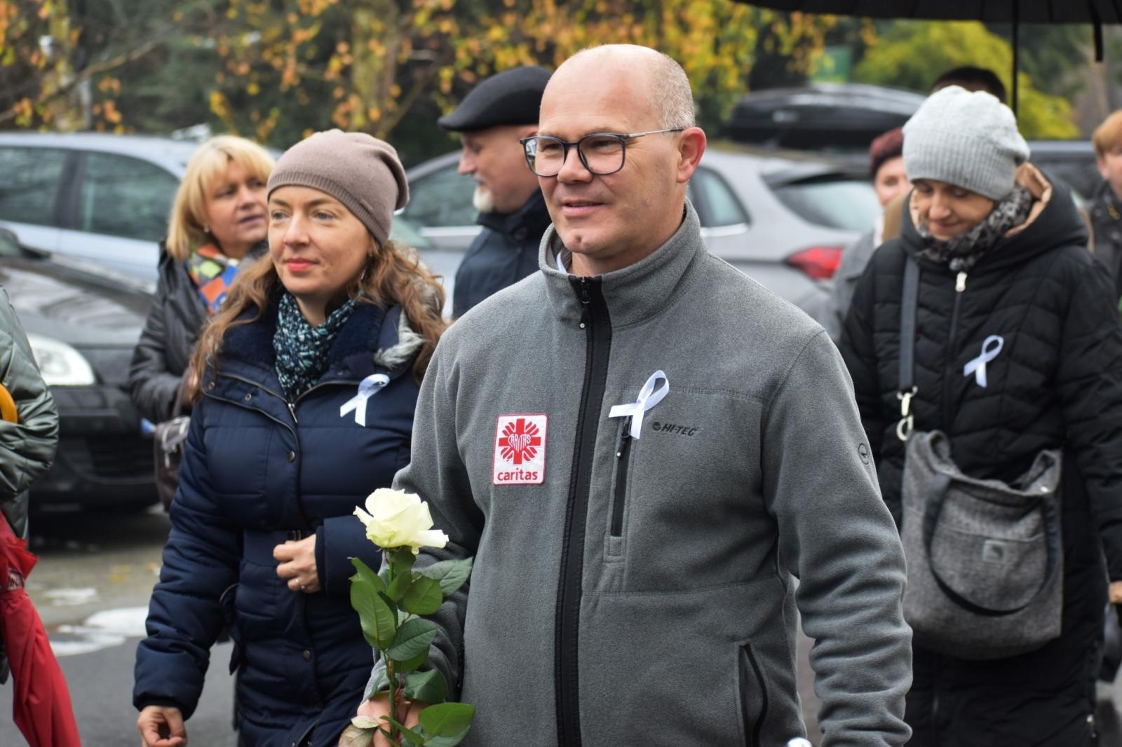 Zdjęcie w galerii na portalu naszwodzislaw.com: Wodzisław Śląski. Marsz białej wstążki przeszedł ulicami miasta [FOTO] wiadomości z regionu